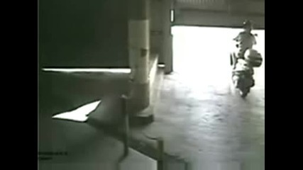 който бърза за работа,  ето какво му се случва... Fail