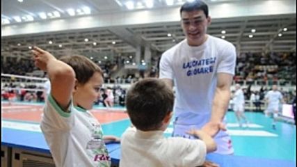 Владо Николов