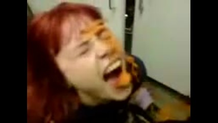 Само аз ли виждам нещо сексуално в този видеоклип 