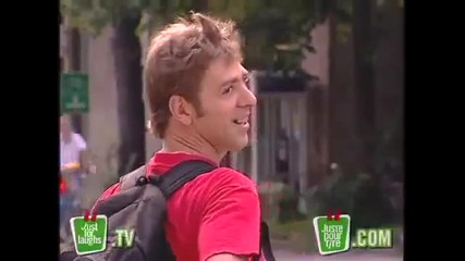Смях! Малкият перверзник - скрита камера