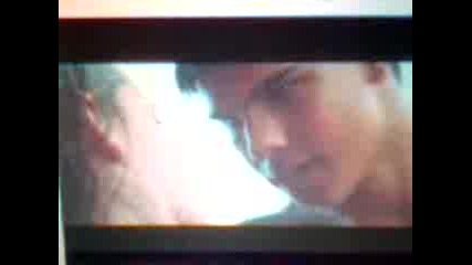 Гледай! New Moon Trailer