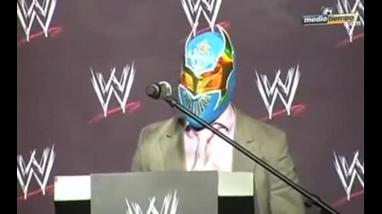 Sin Cara подписва с wwe