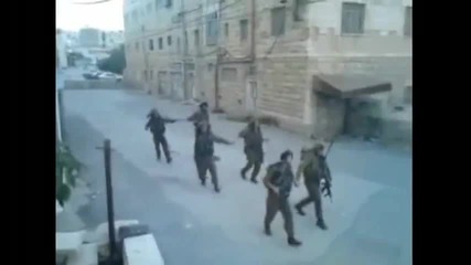 Танцуващи израелски войници взривиха нета 