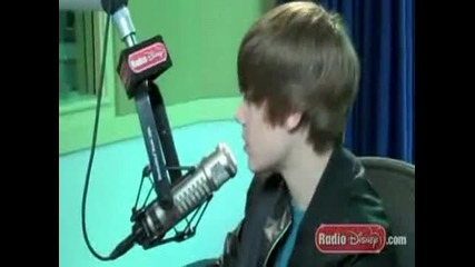 Radio Disneys Jake finds out whos on Justin Biebers cellphone 