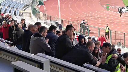Спречкване между фенове на ЦСКА и стюарди