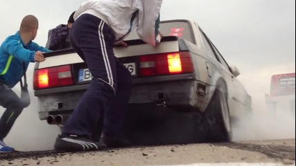 B M W e30 пили гуми !