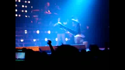 Avril Lavigne: The Best Damn Tour Live In Paris