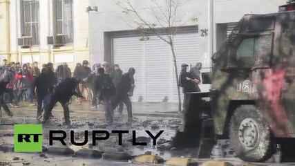 Сблъсъци между протестиращи и полиция в Сантяго заради реформите в образованието