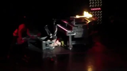 Oh Shit! Lady Gaga Falls During A Performence In Houston
