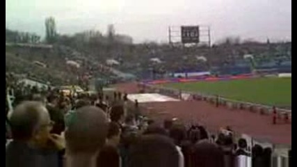 Пряко то стадион Васил Левски вални от публиката!!