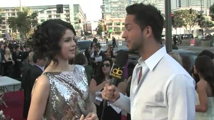 Selena Gomez 2009 Red Carpet Interview (american Music Awards) 