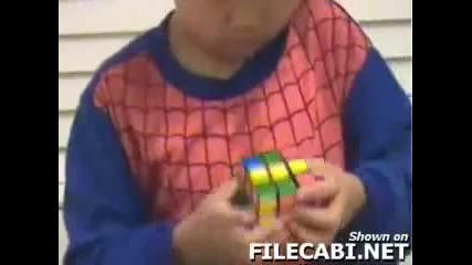 Момче На 6 Години Нарежда Кубчето На Рубик за почти 38 сек. 