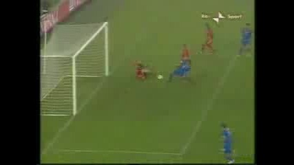 15.10 Италия - Черна Гора 1:2 Роберто Акуилани победен гол