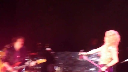 Shakira - Whenever Wherever (live at the Sun Comes Out Tour @ Rotterdam, Holland - Hd)