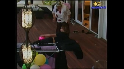 Big Brother 4-Чудна Мама Треньорка-Гимнастчка!07.11.2008