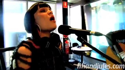 Jessie J - Nobody`s Perfect - Acoustic (превод)