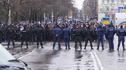 Феновете на Левски с шествие преди началото на дербито