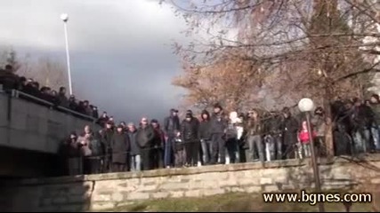 Видеозапис доказа кой пръв хваща кръста в Благоевград