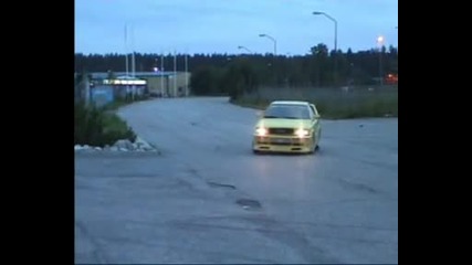 Audi coupe загрява гумите
