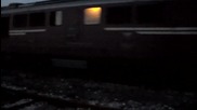 товарен влак с хопер вагони отпатува от гара Пю