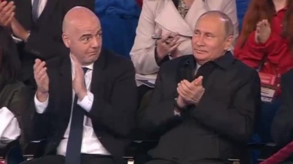 Путин и Инфантино рамо до рамо на концерт на Червения площад