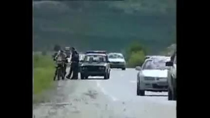 Саморазправа на полицаи с моторист