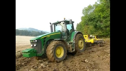 Трактор John Deere 8430 с дискова брана боксува 