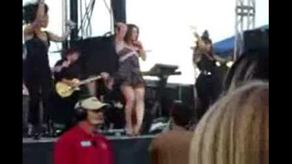 Hilary Duff Stranger live