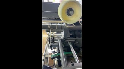 Автоматична машина за производство на хартиени торби.mp4