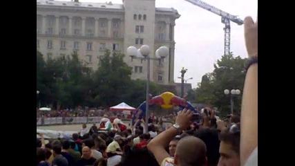 С.льоб се вози на покрива на Wrc - то си 