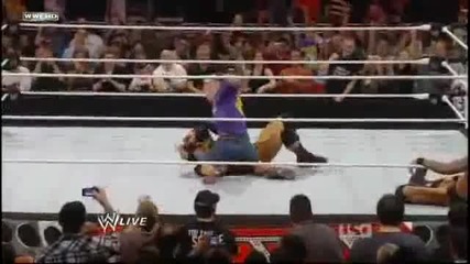 Джон Сина се завръща и напада Wade Barrett! 
