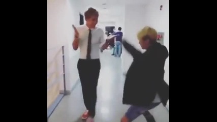 Amber f(x) and Kris (exo M) [dancing to Exo]