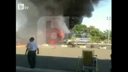 Ексклузивни кадри секунди след взрива на автобуса на летище Сарафово!!!
