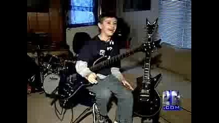 невероятно!!! 8 - годишно дете свири на електрическа китара