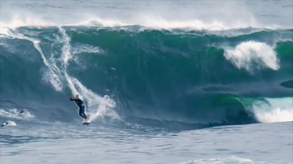 Колко може да бъде опасно карането на сърф в бурно море. - Доказващо Видео