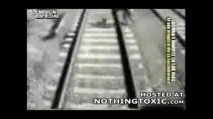 Компилация - Хора Скачащи Пред Влакове