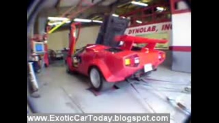 Червено Lamborghini Countach Dyno