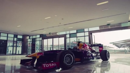 Впечатляващо Rb7 does donuts in Yas Mall (abu Dhabi 2014)