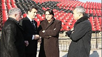 Слагат осветление и табло на стадиона в „Надежда”