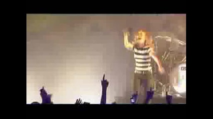 Paramore - Misery Business(the Final Riot).avi