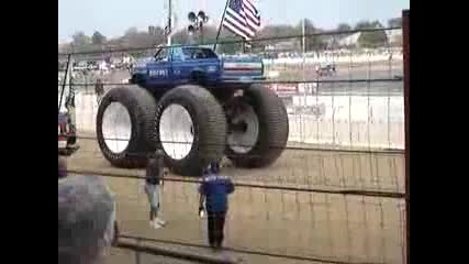 Bigfoot 4x4x4 at 2007 - Wheel Drive 