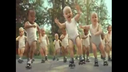Бебета танцуват на песента Beat it - Michael Jack 