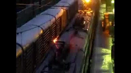 3000 волта и е като ден - Повреден влак в Русия