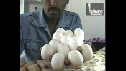 Рекордите На Гинес - Най - Много Яйца В Ръка Задържани За 30 Секунди