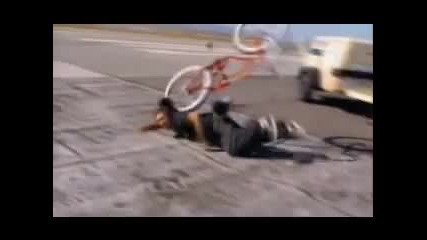 Mythbusters - Тори се буторяса с колело :d 