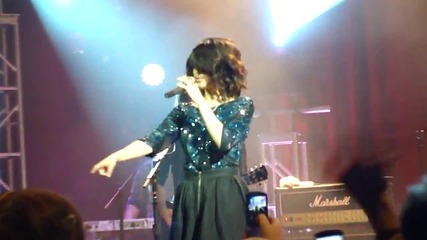 Selena Gomez & The Scene - Naturally live 