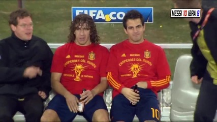 Cesc и Puyol пият по бутилка шампанско след триумфа на Испания 