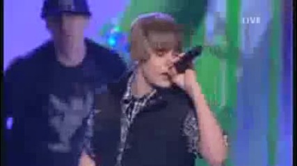 Justin Bieber на наградите на Kca изпълнява Baby 2010 