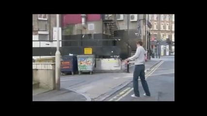 Анди Мъри се забавлява с трикове по улиците на Лондон 