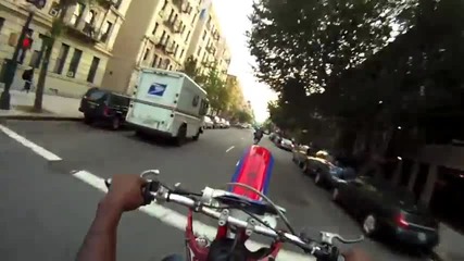 Мотористи се закачат с полицията.